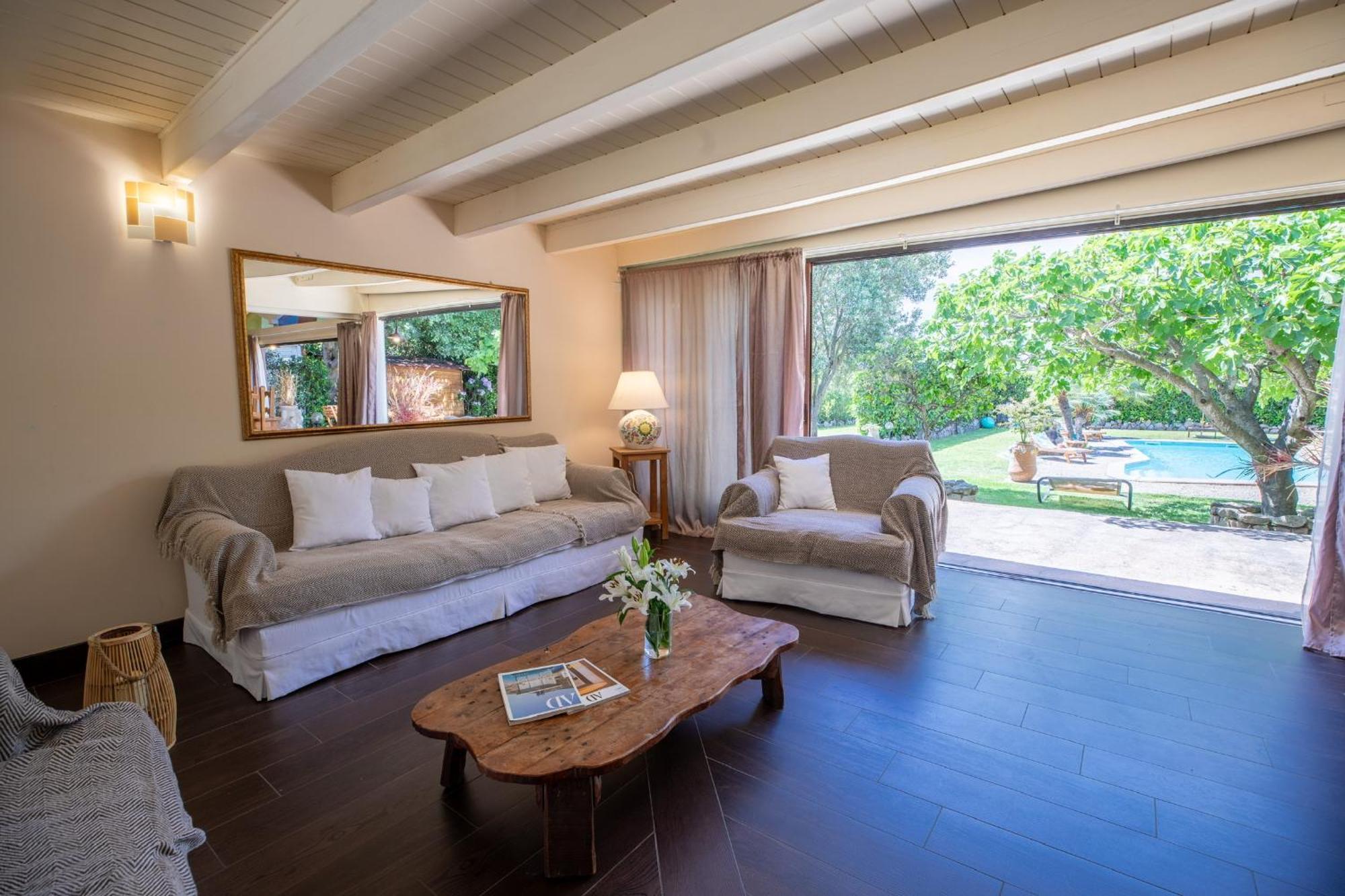 אולביה Villa Niloan מראה חיצוני תמונה