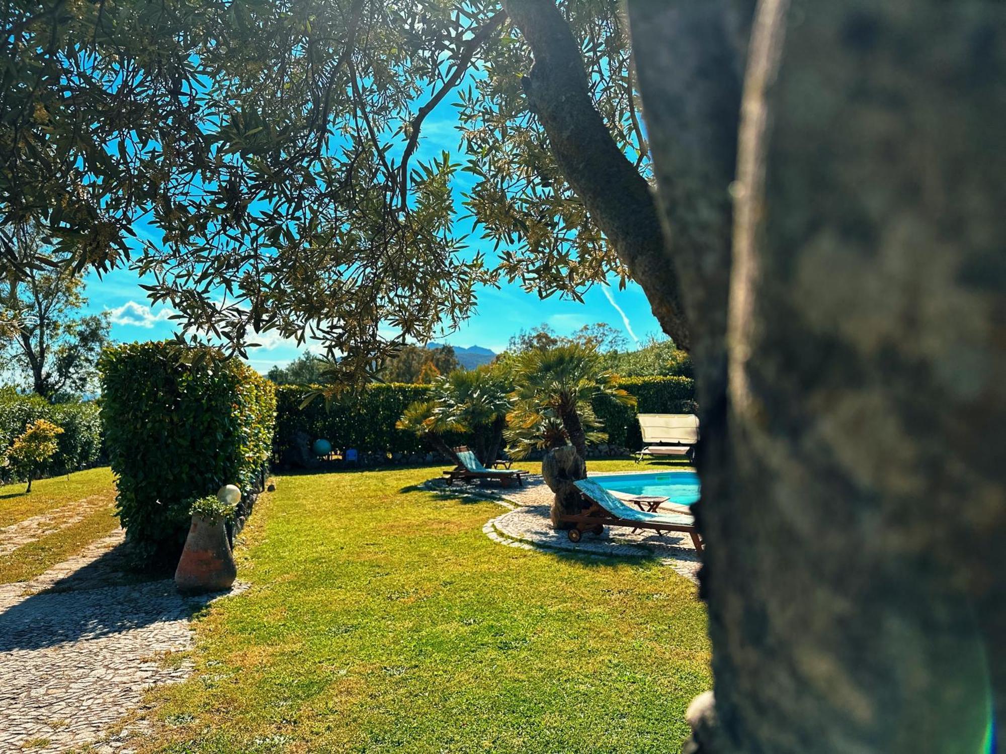 אולביה Villa Niloan מראה חיצוני תמונה